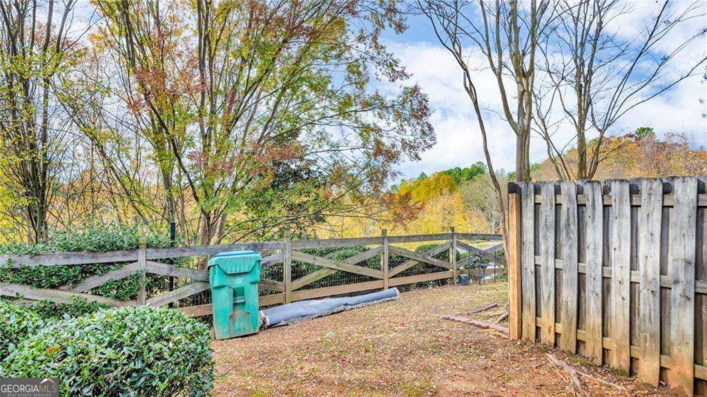 398 Pine Hill Place Property Photo 3