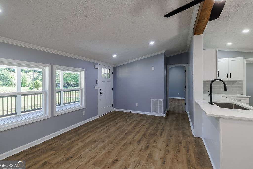 1691 Plantation Road Property Photo 4