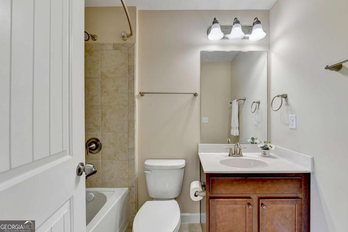 1705 Blackstone Avenue Property Photo 44