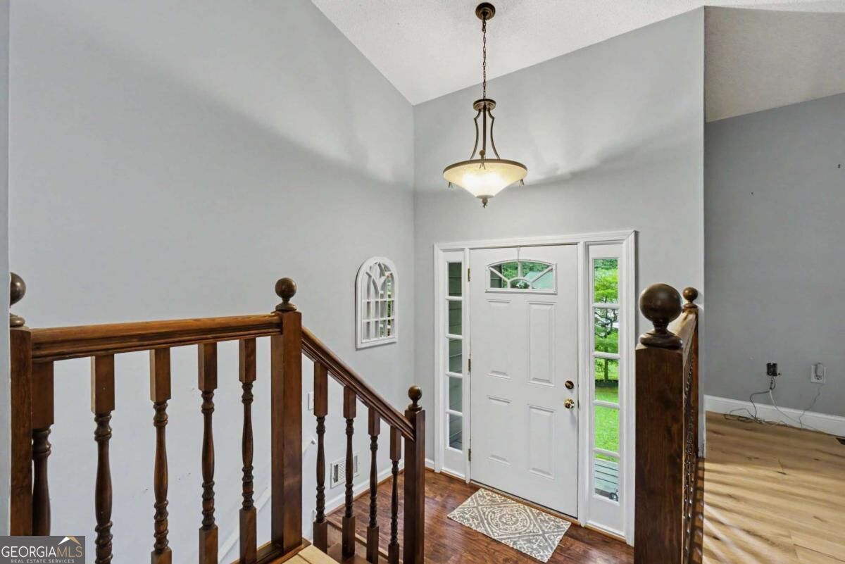202 Johnstons Drive Property Photo 6
