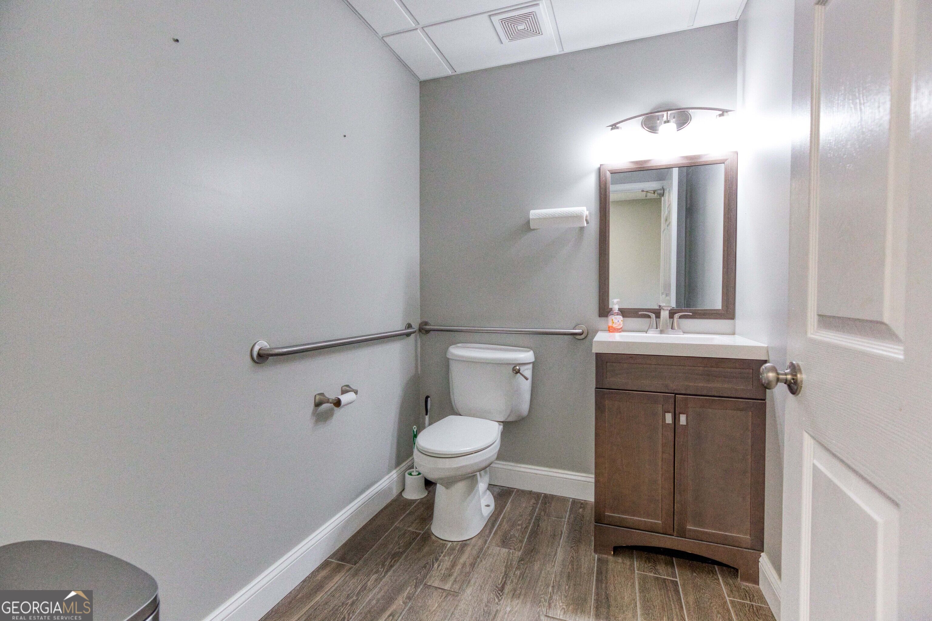 1585 Access Road Property Photo 32