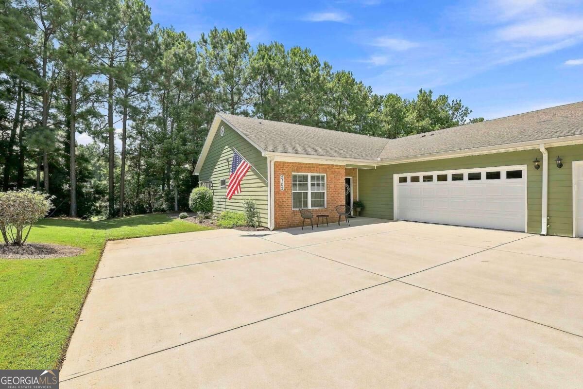 2102 Commonwealth Circle Property Photo 2