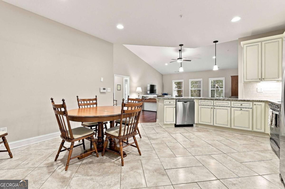 2102 Commonwealth Circle Property Photo 9