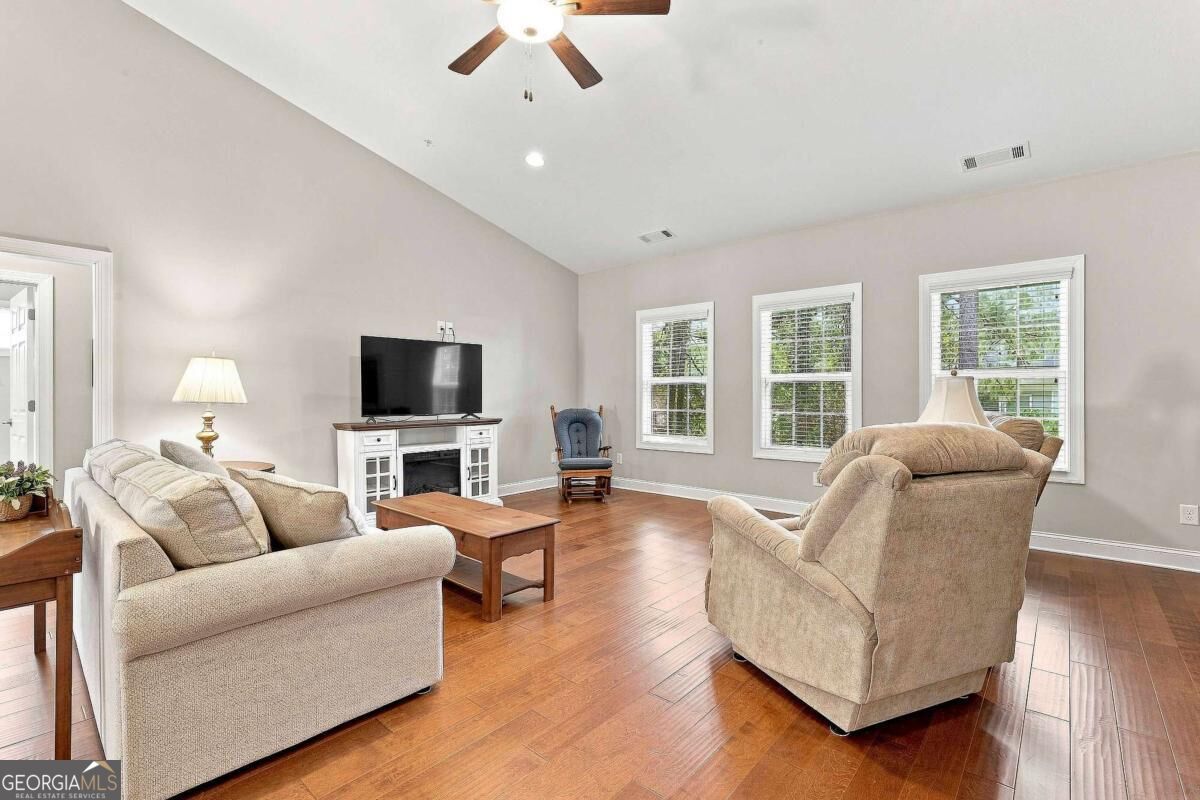 2102 Commonwealth Circle Property Photo 12