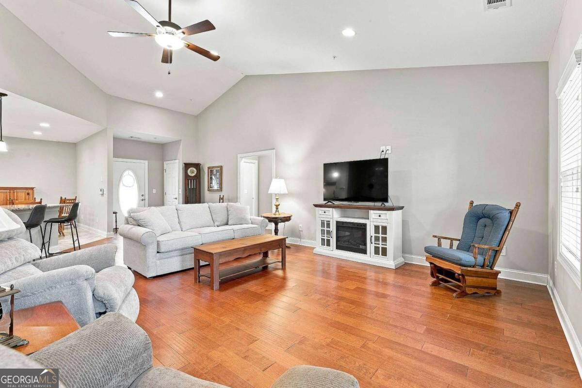 2102 Commonwealth Circle Property Photo 14