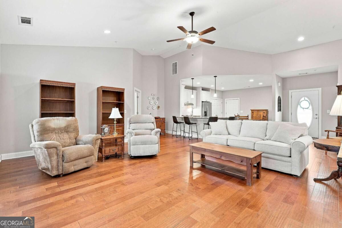 2102 Commonwealth Circle Property Photo 15