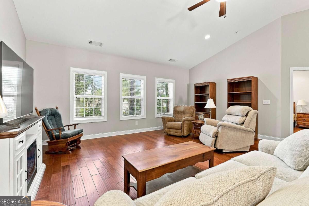 2102 Commonwealth Circle Property Photo 16