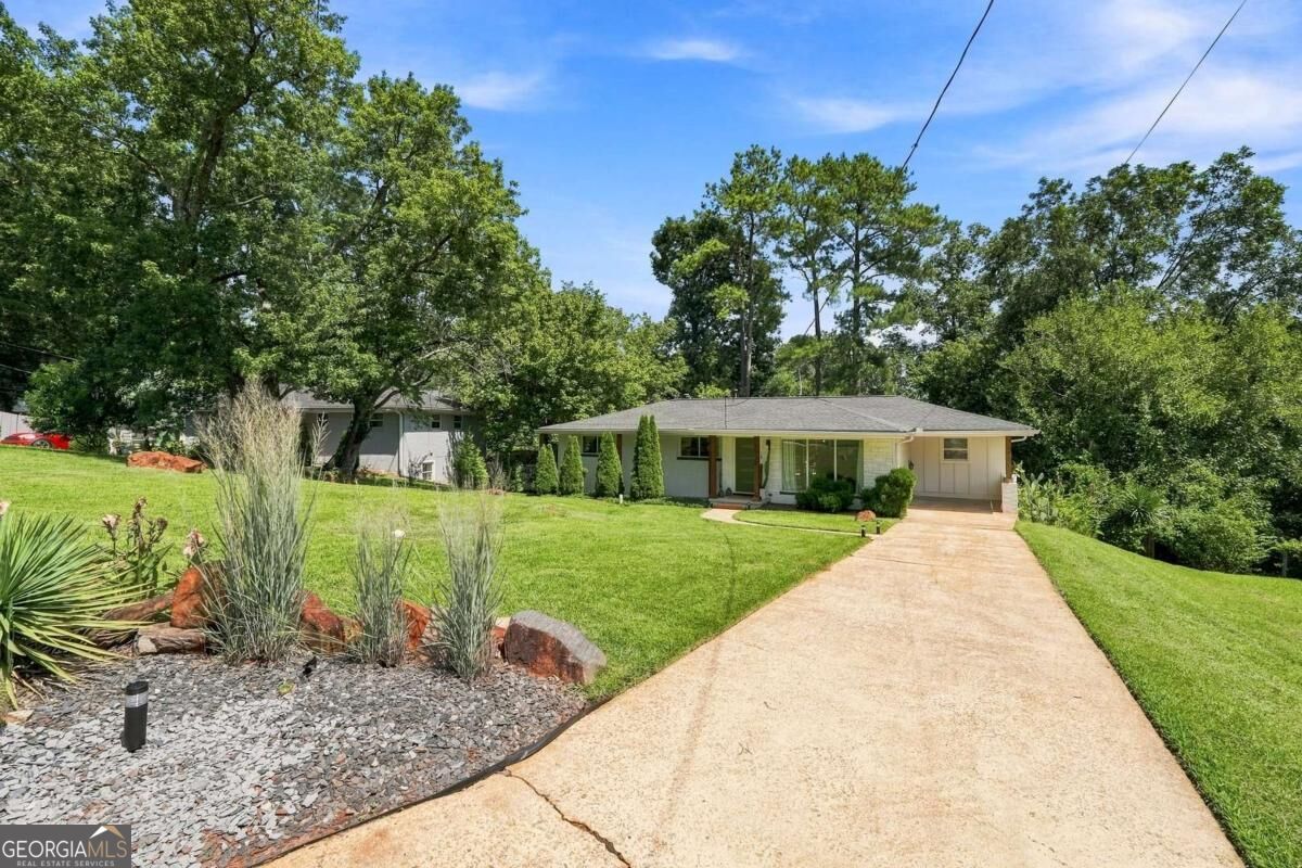 2934 Lynda Place Property Photo 4