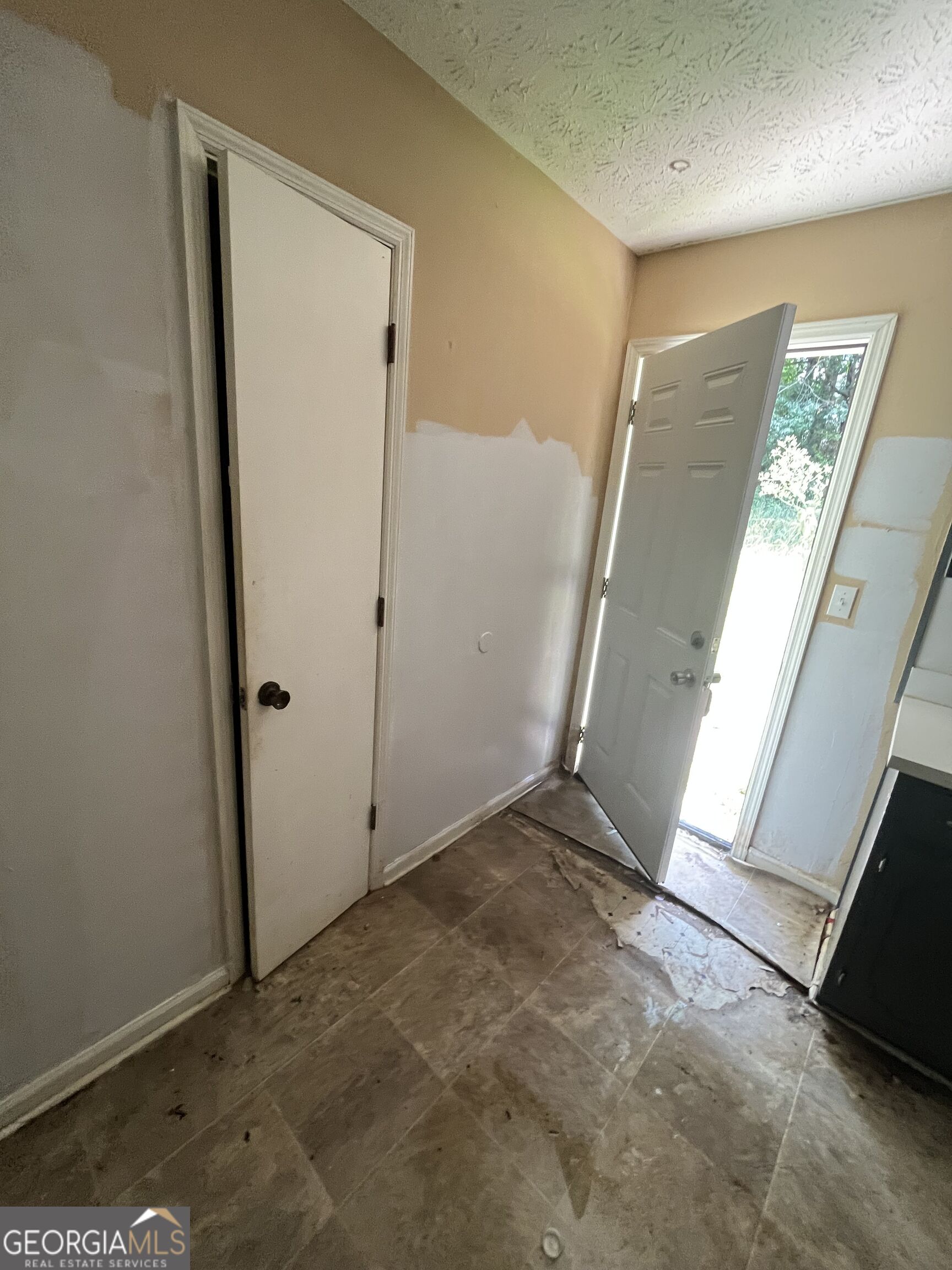 1077 Walnut Creek Lane Property Photo 2