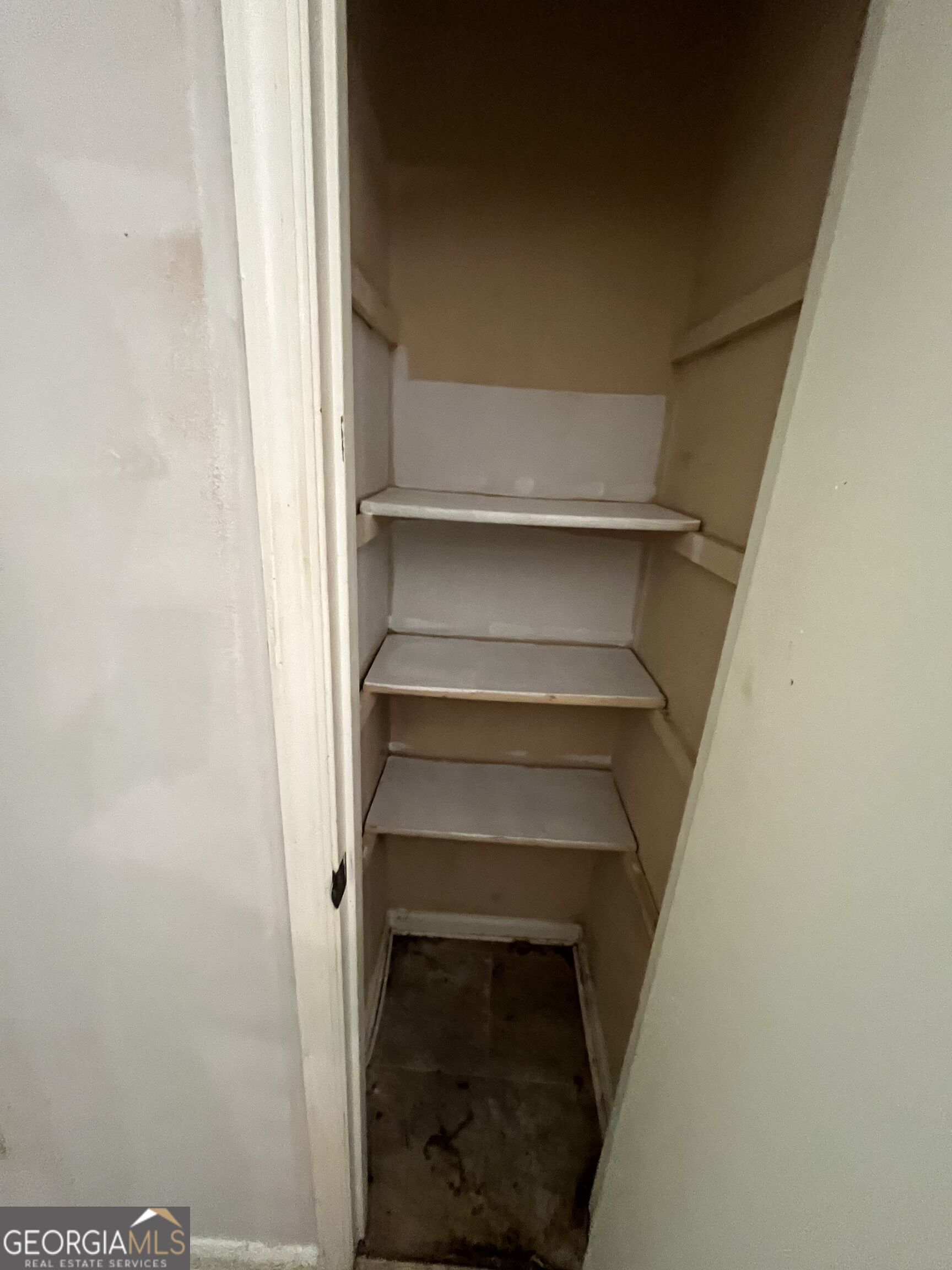 1077 Walnut Creek Lane Property Photo 4