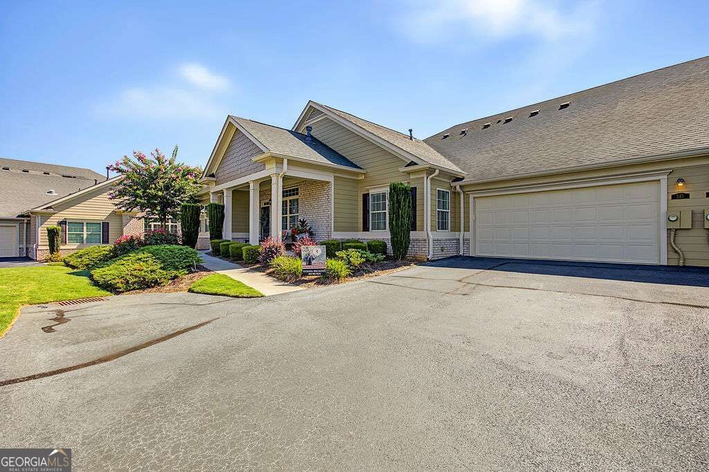 243 Orchards Circle Property Photo 3