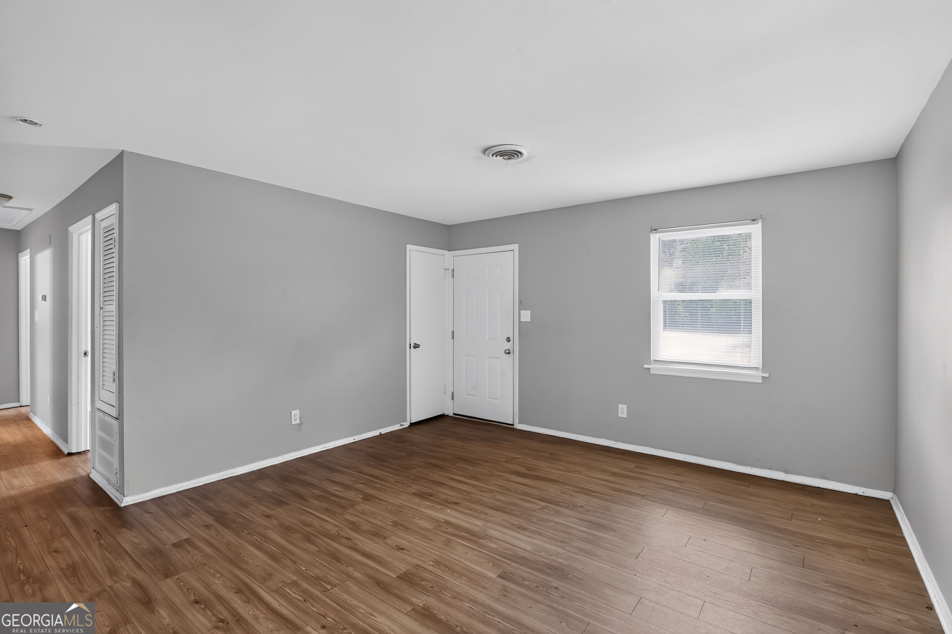 1951 Neptune Drive Property Photo 5