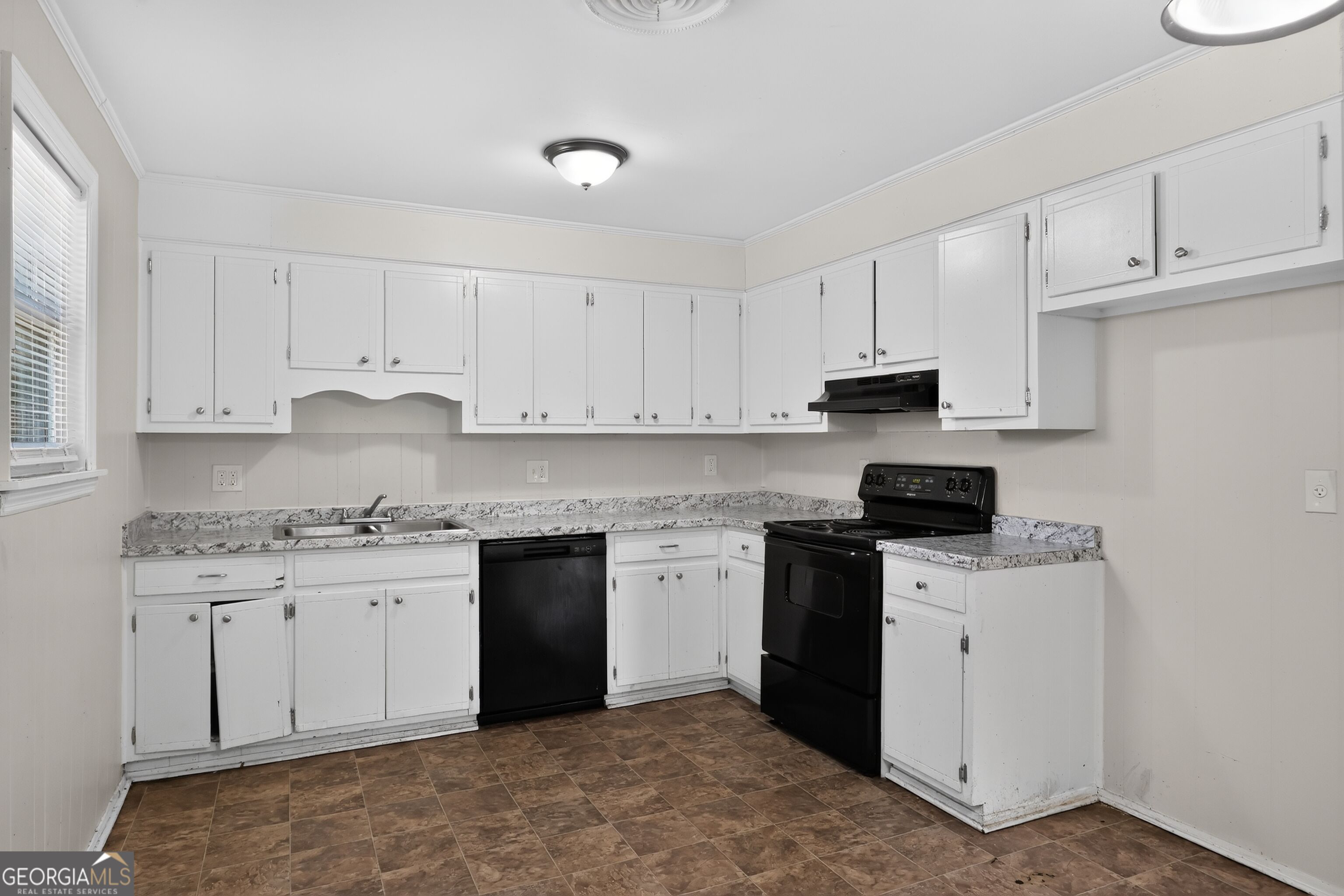 1951 Neptune Drive Property Photo 6