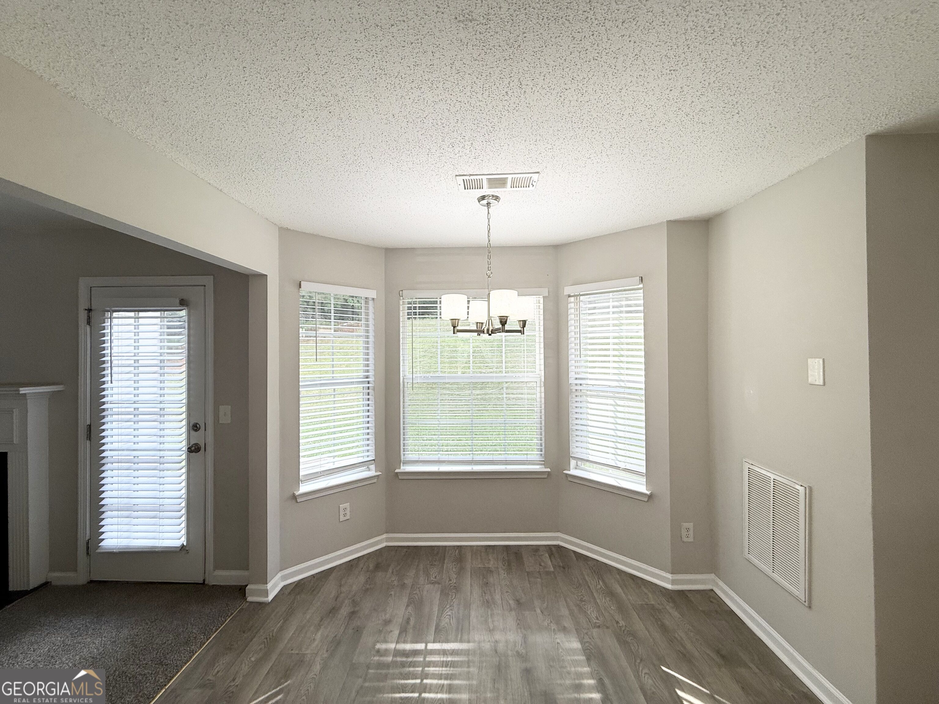 4691 Derby Loop Property Photo 3