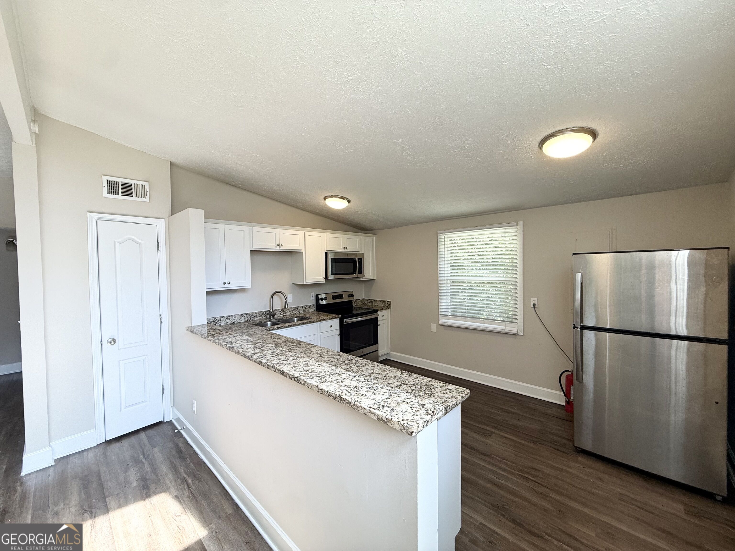 2837 Redwine Road Property Photo 4
