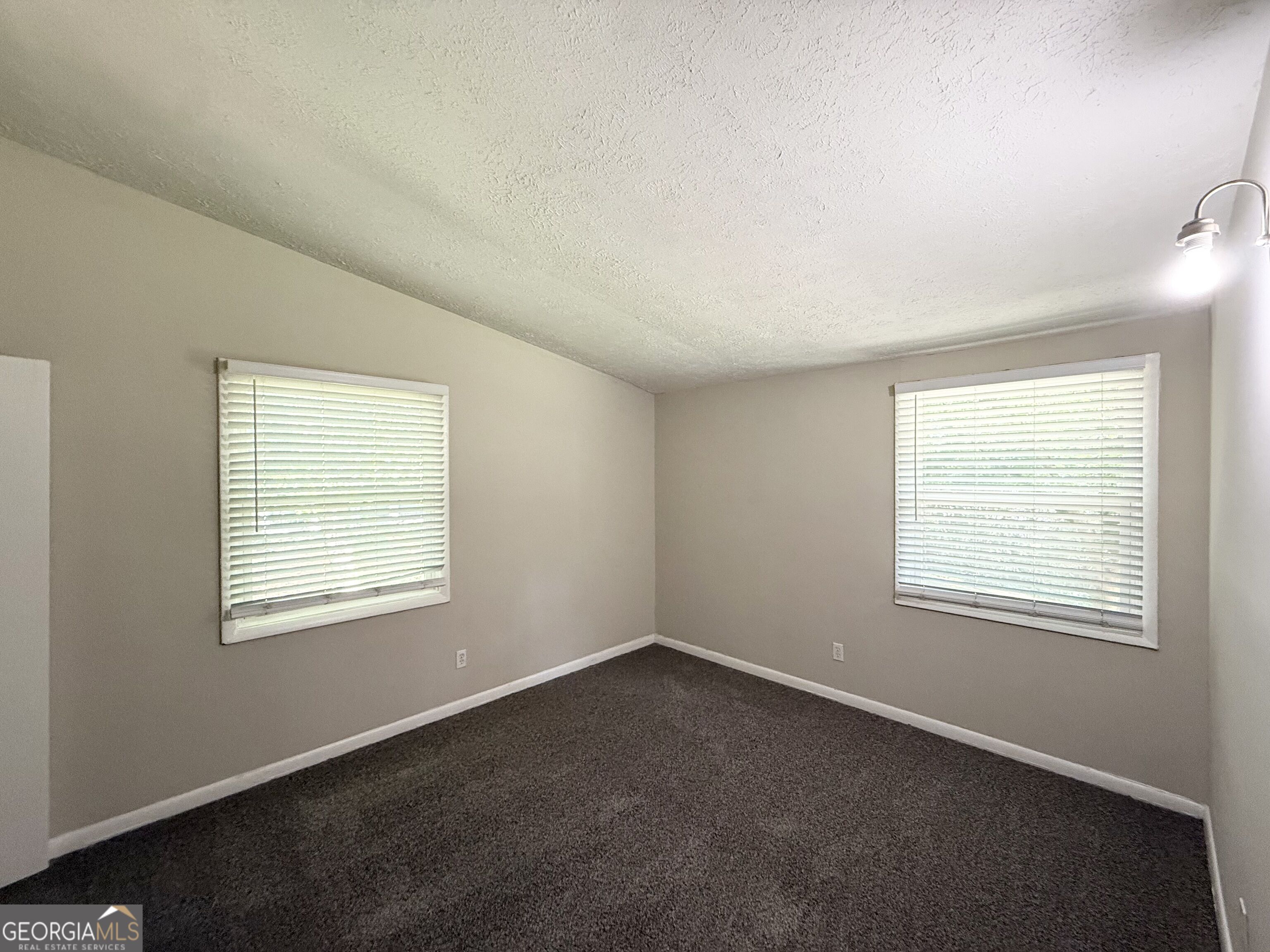 2837 Redwine Road Property Photo 5