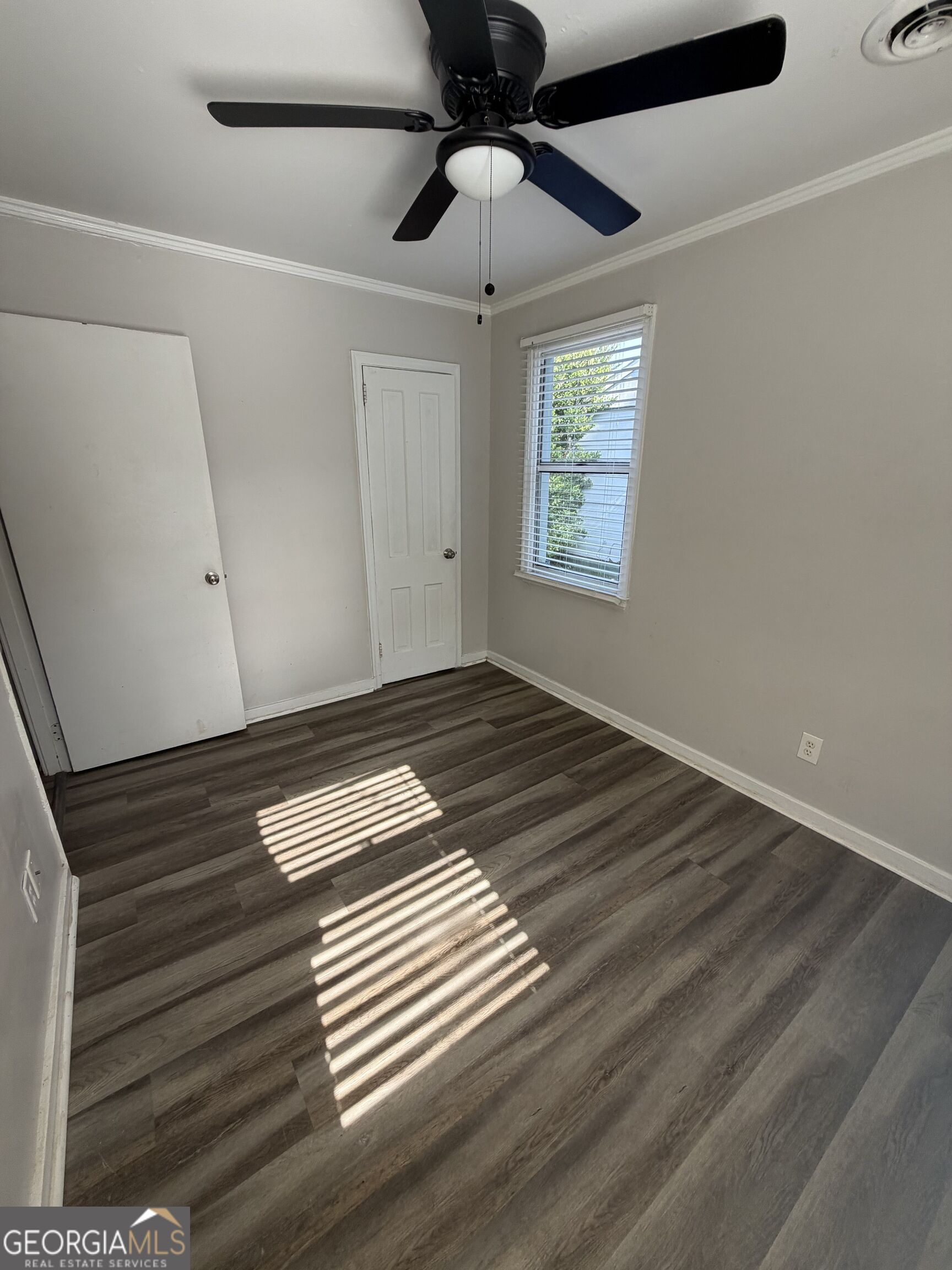 120 Meadowdale Drive Property Photo 5