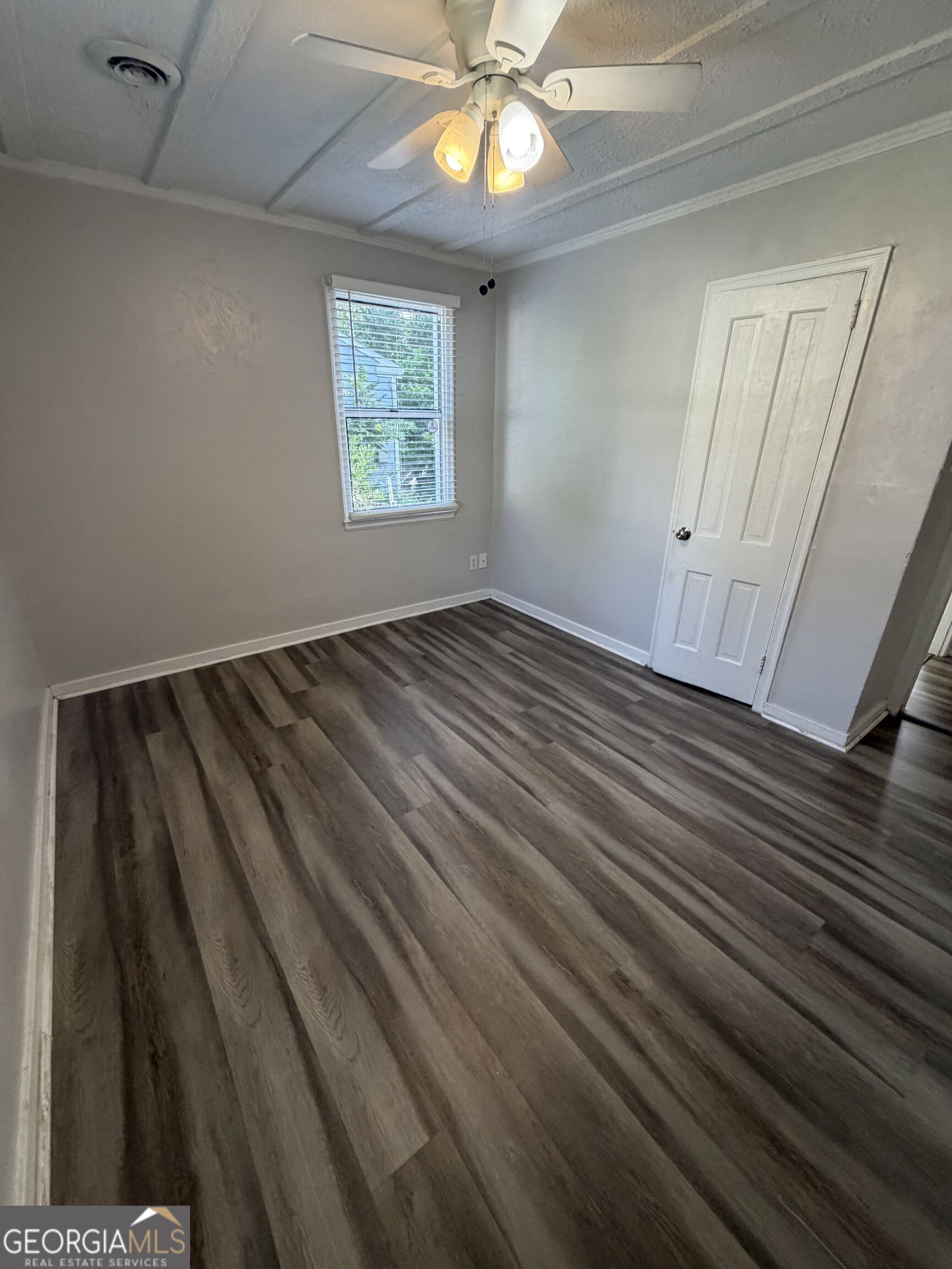 120 Meadowdale Drive Property Photo 10