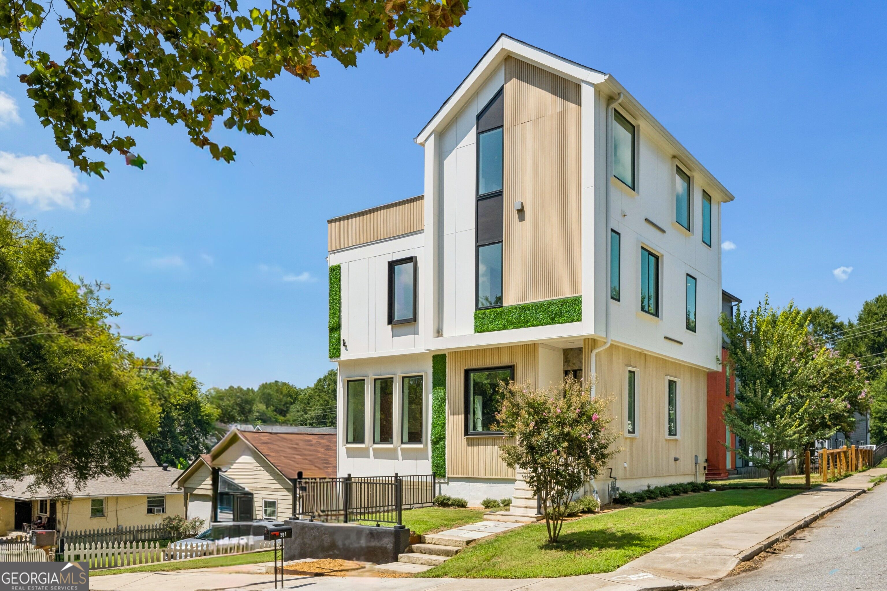 204 South Avenue Property Photo 1