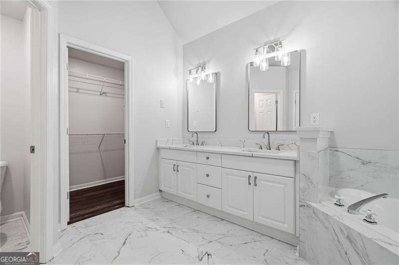 112 Adelaide Crossing Property Photo 37