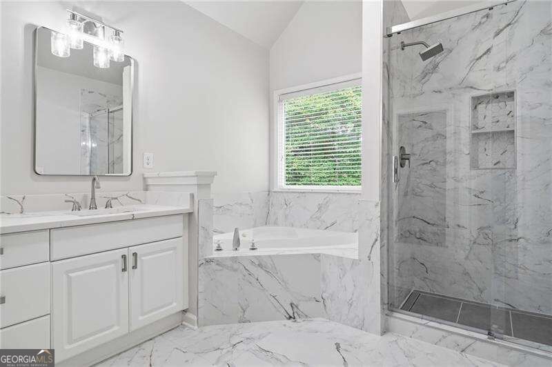 112 Adelaide Crossing Property Photo 39