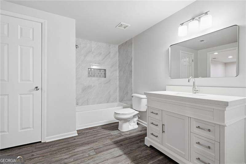 112 Adelaide Crossing Property Photo 46