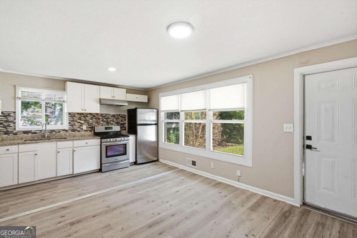 200 Meador Way Se Property Photo 4