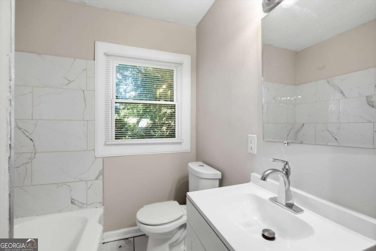 200 Meador Way Se Property Photo 5