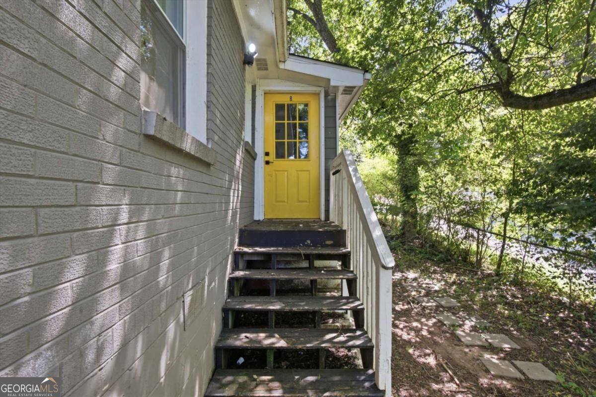 200 Meador Way Se Property Photo 8