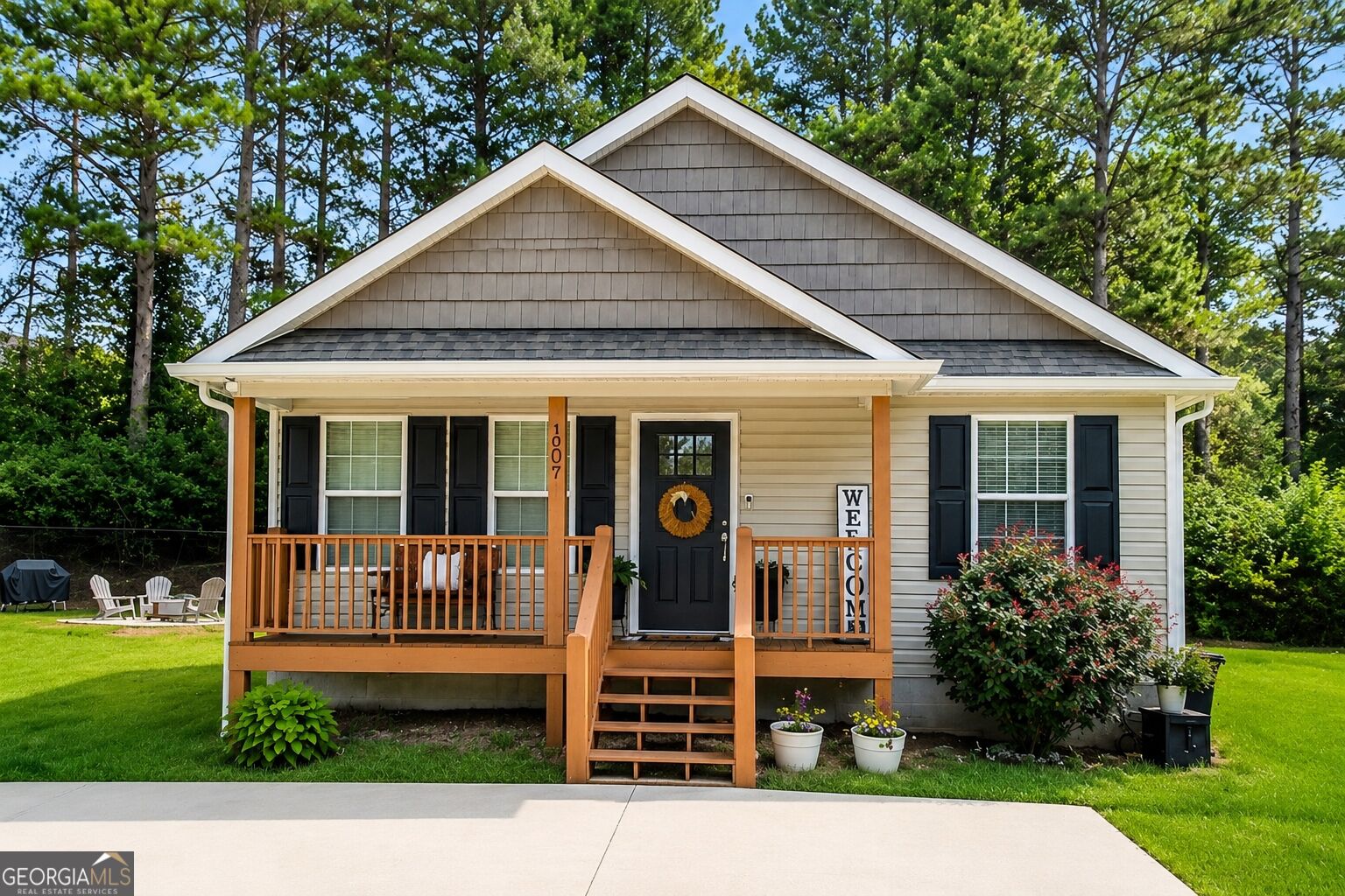 209 Roslyn Court Property Photo 1