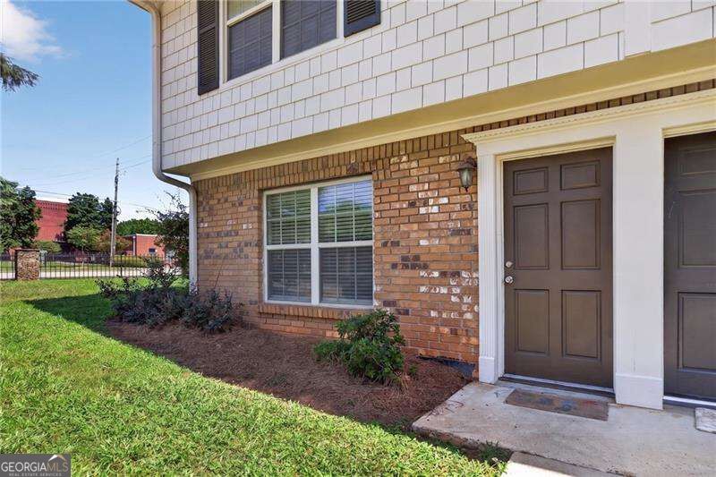 1 Villa Court Se Property Photo 4