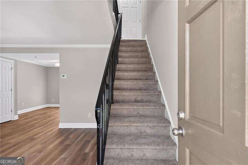 1 Villa Court Se Property Photo 5