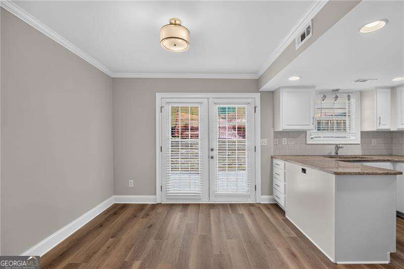 1 Villa Court Se Property Photo 9
