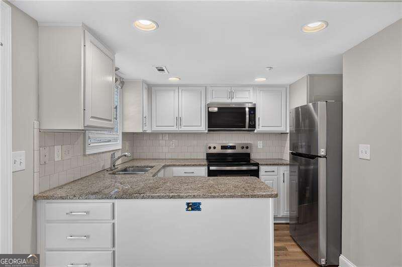 1 Villa Court Se Property Photo 12