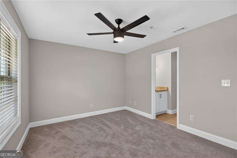 1 Villa Court Se Property Photo 17