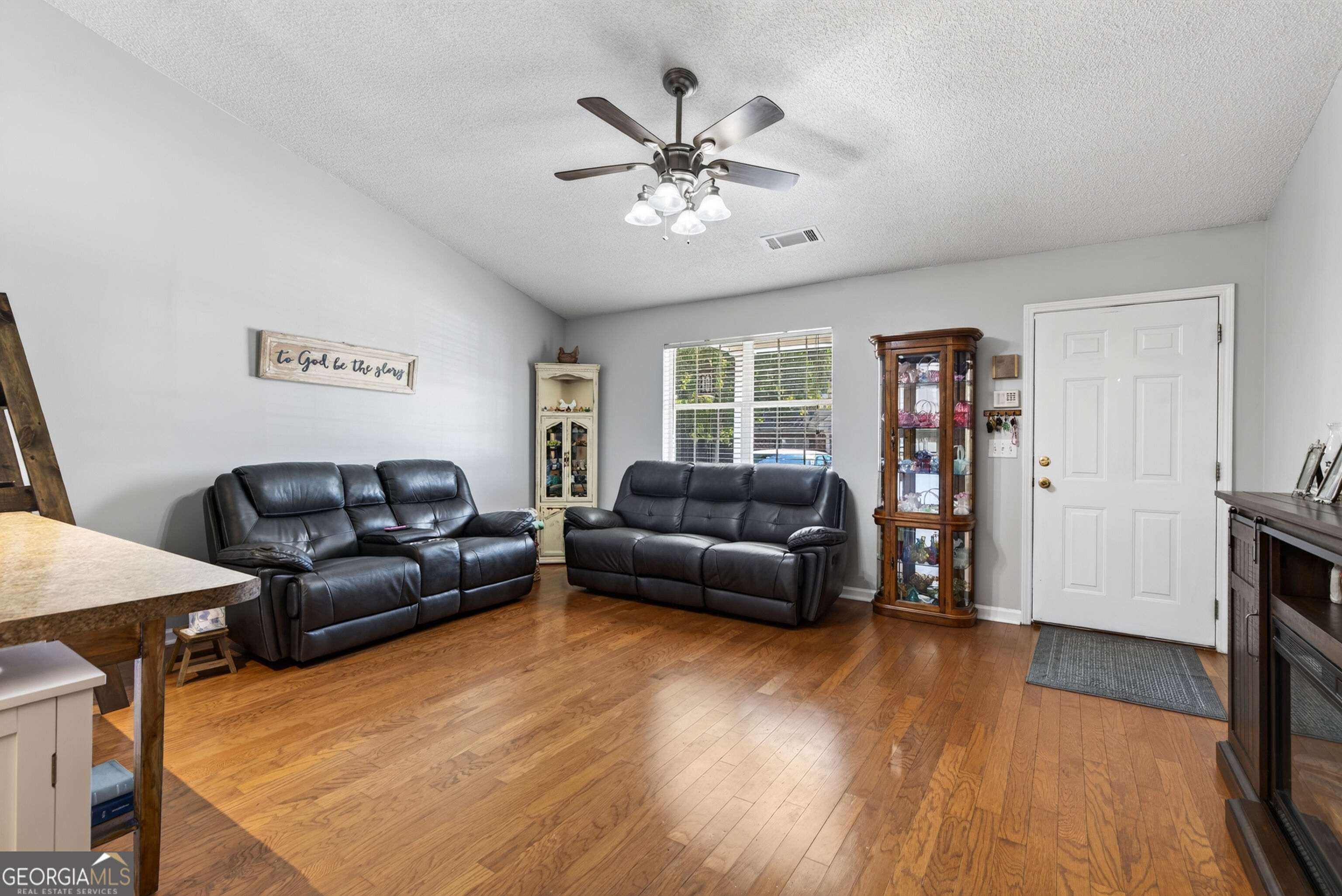2915 Florence Drive Property Photo 4