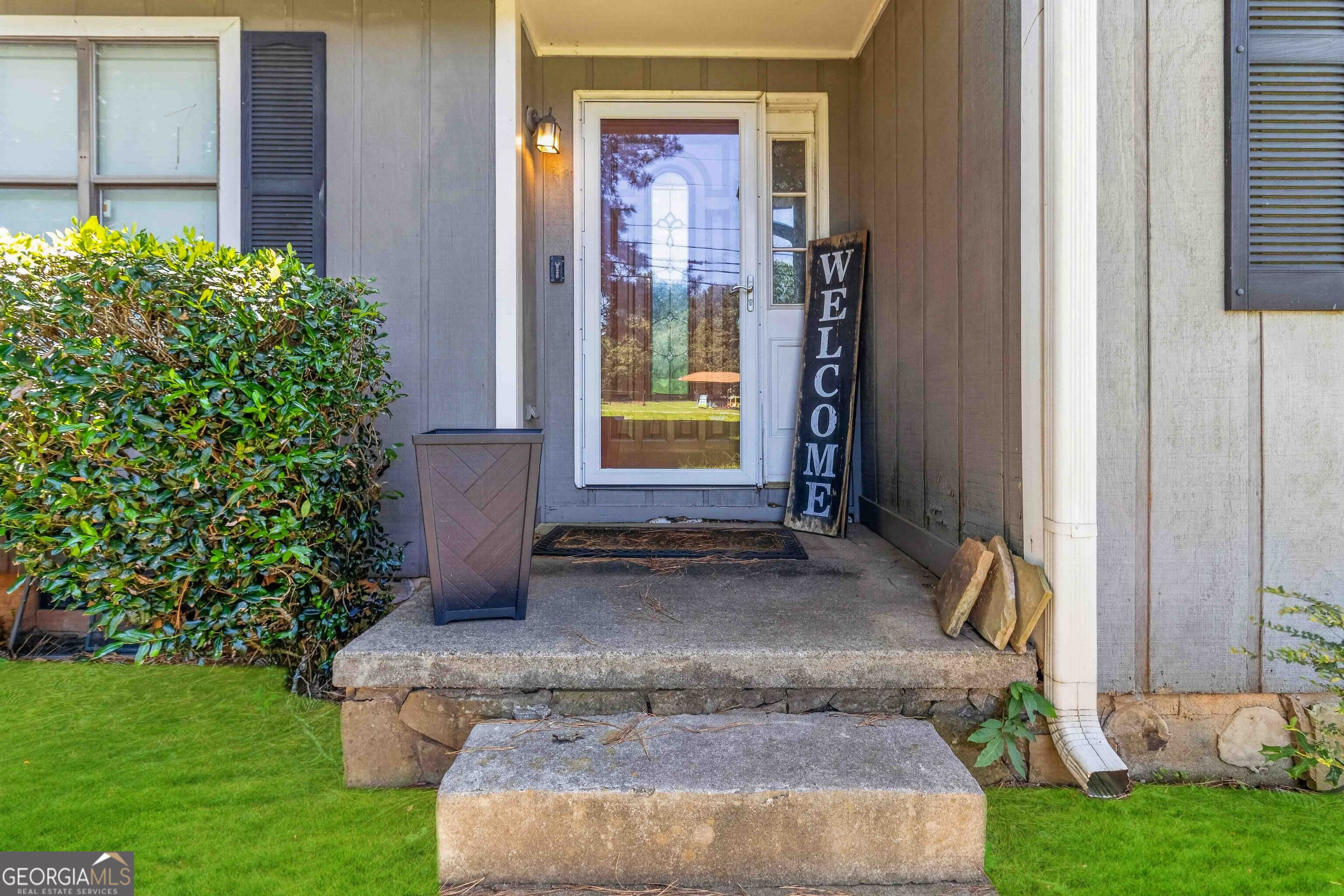 5080 Rex Road Property Photo 4