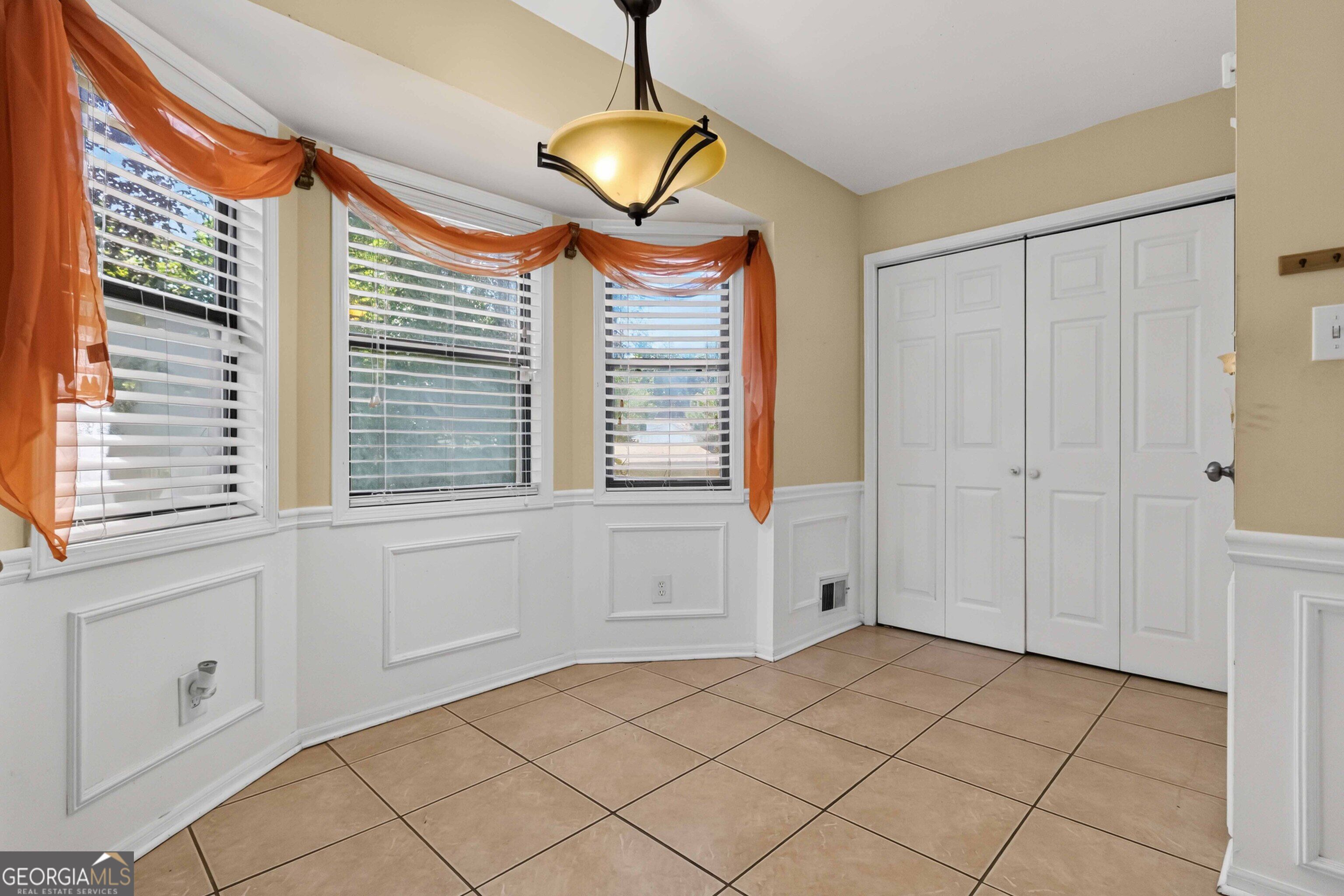 5080 Rex Road Property Photo 12