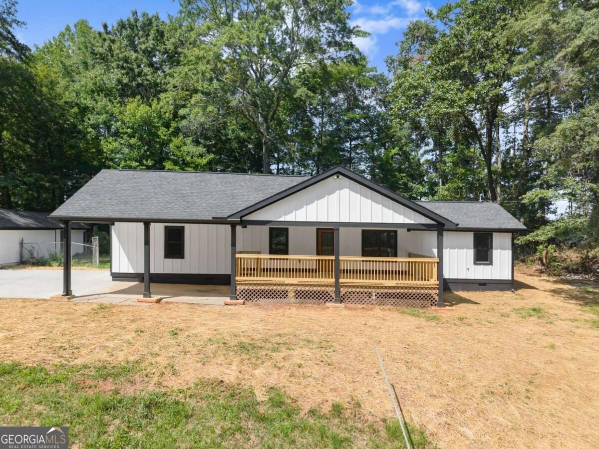 2443 Old Cornelia Highway Property Photo 1