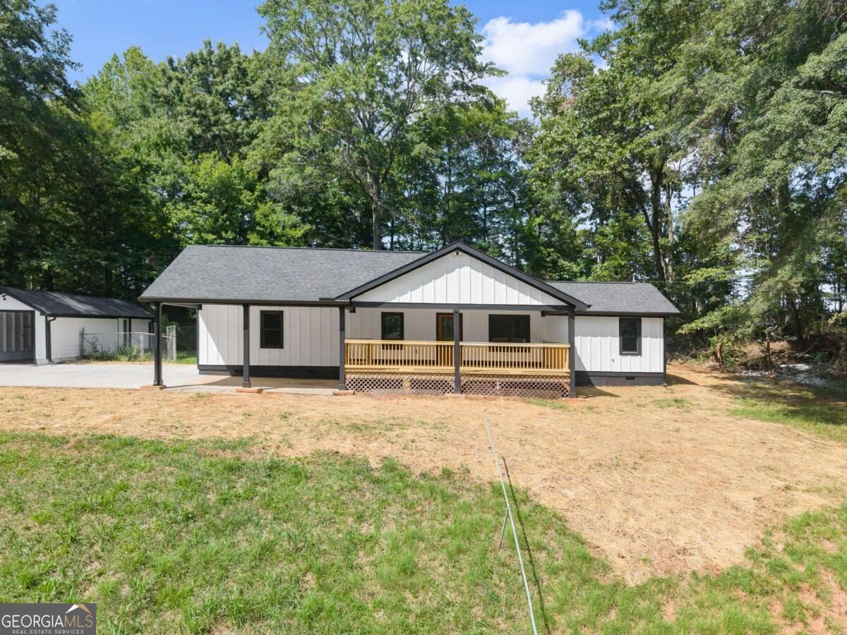 2443 Old Cornelia Highway Property Photo 3