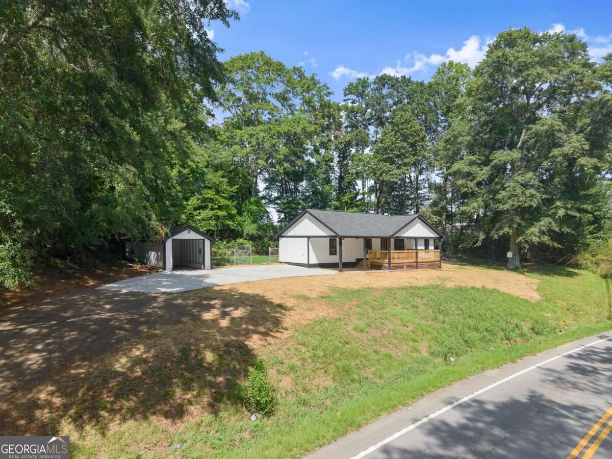 2443 Old Cornelia Highway Property Photo 4