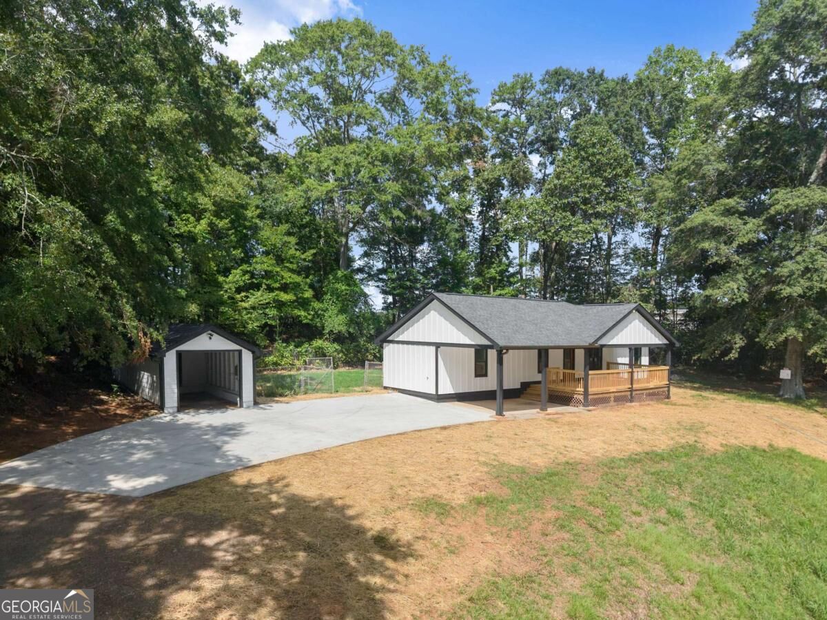 2443 Old Cornelia Highway Property Photo 6