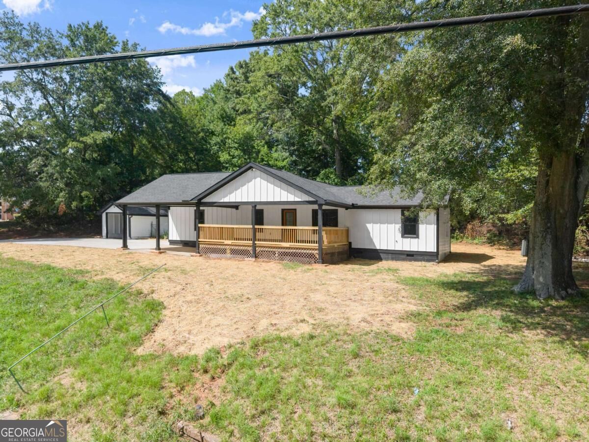 2443 Old Cornelia Highway Property Photo 7