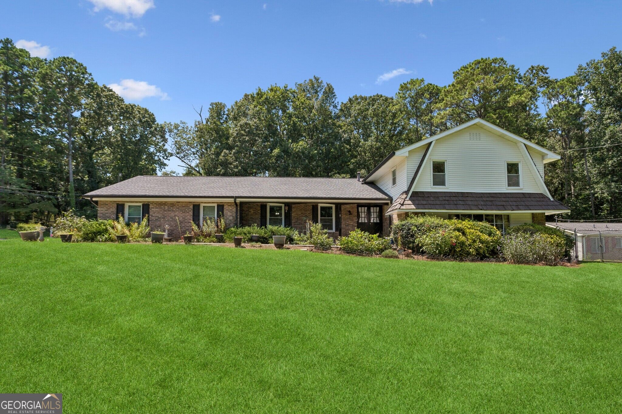 212 Simpson Drive Ne Property Photo 1