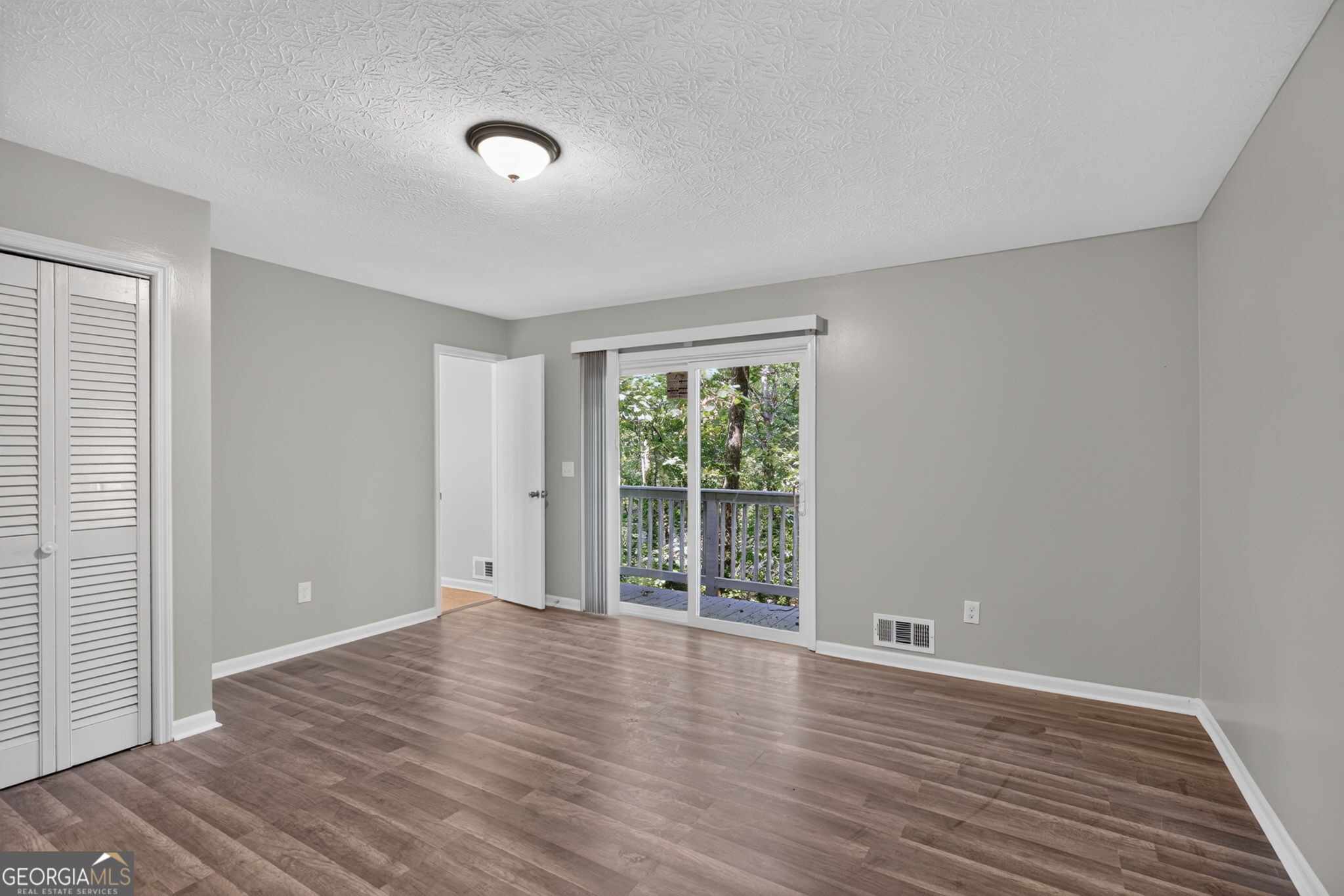 9759 Greenside Way Property Photo 12