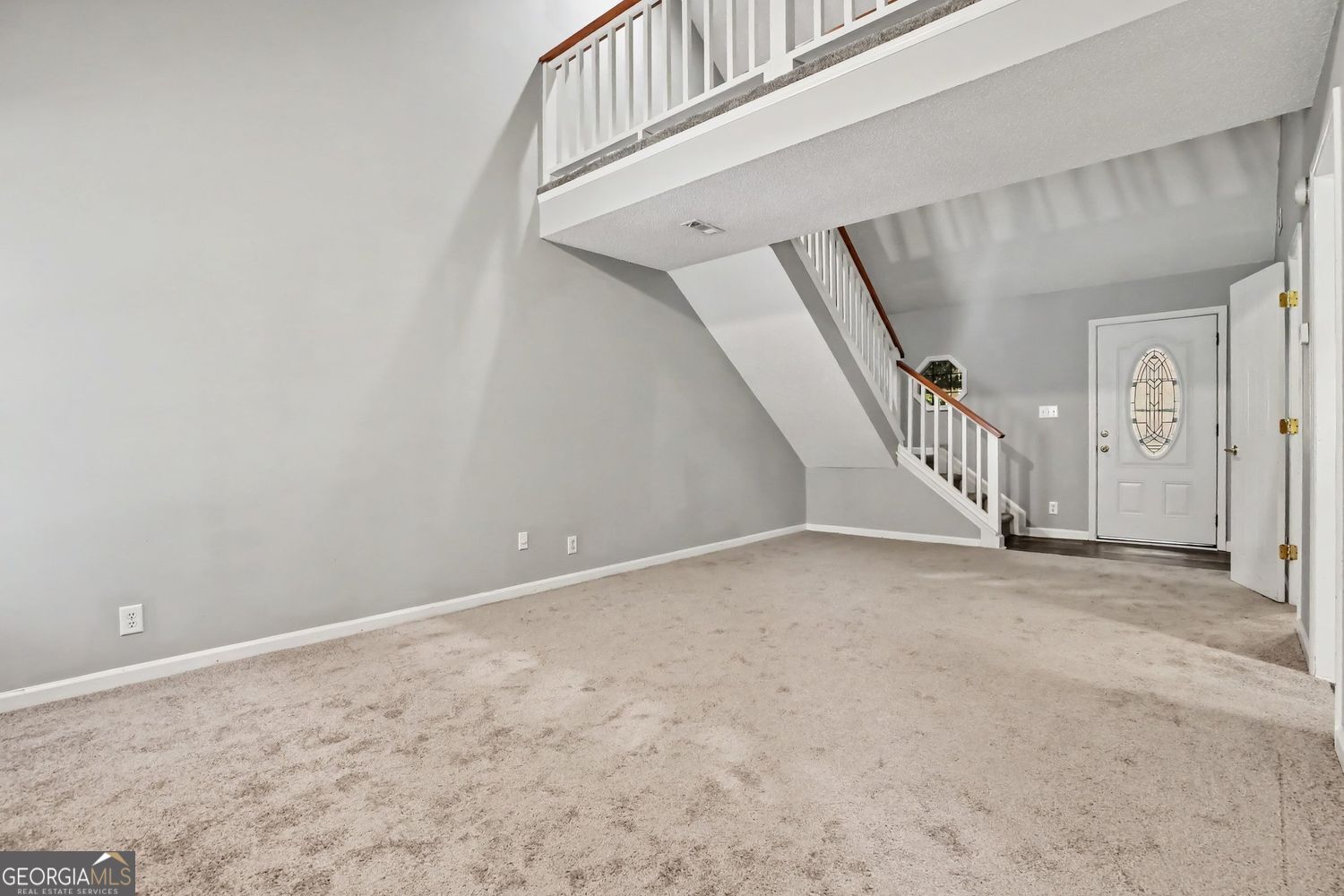 384 Lakeridge Court Property Photo 2