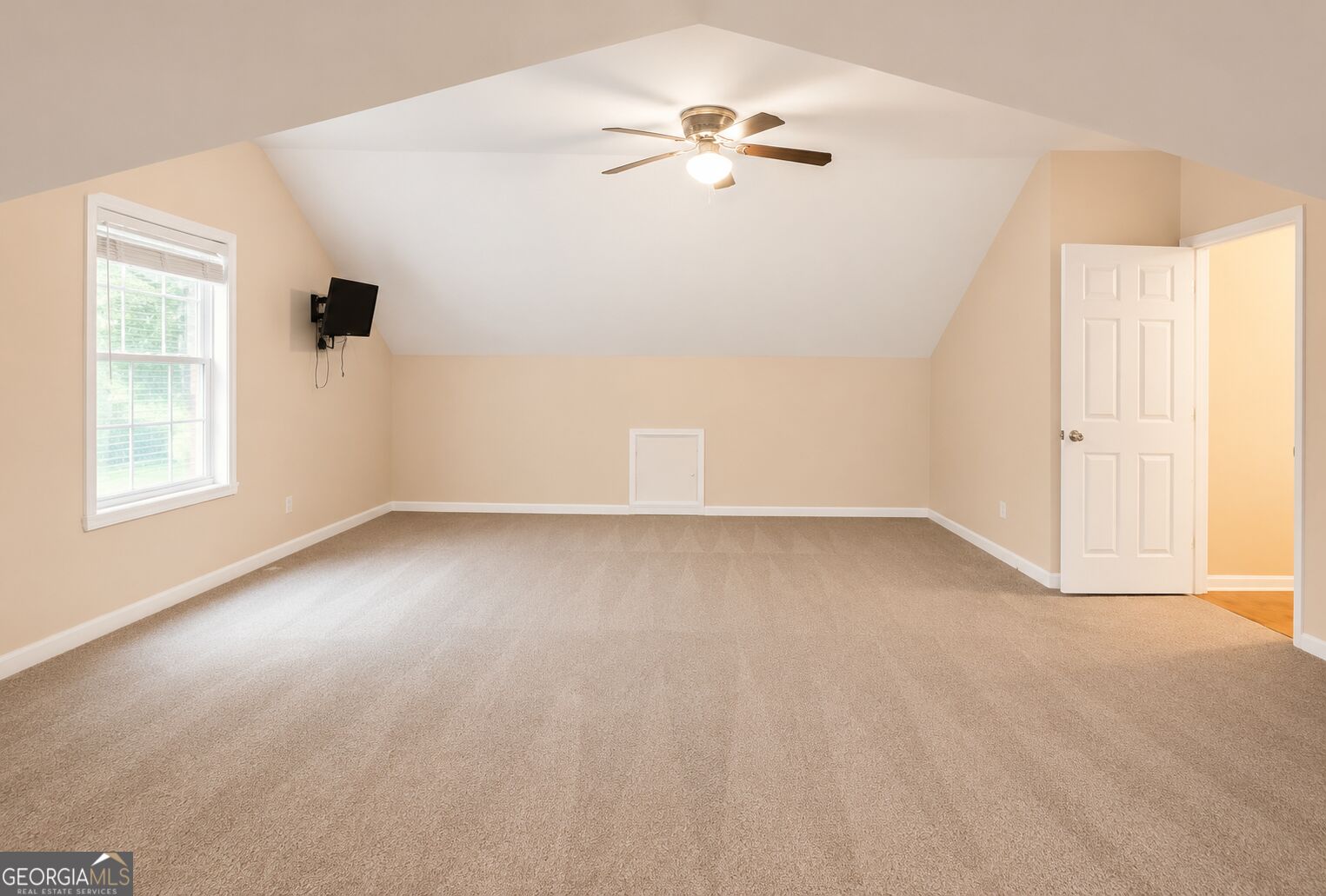 209 Avalon Way Property Photo 7