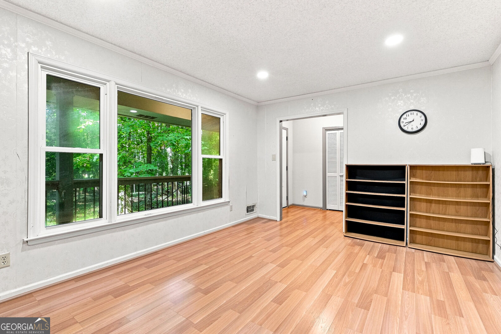 1050 Skyline Drive Property Photo 5