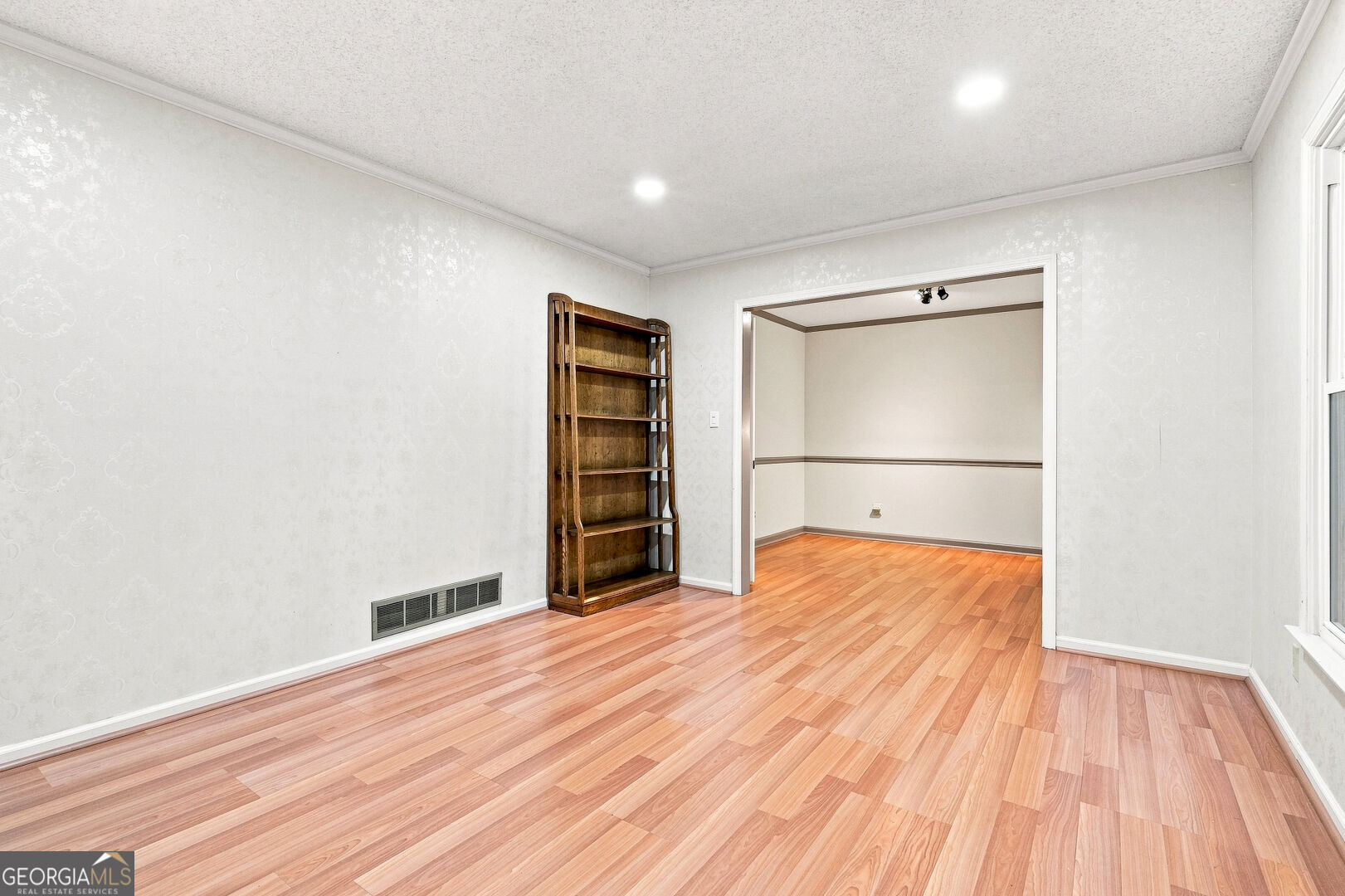 1050 Skyline Drive Property Photo 6