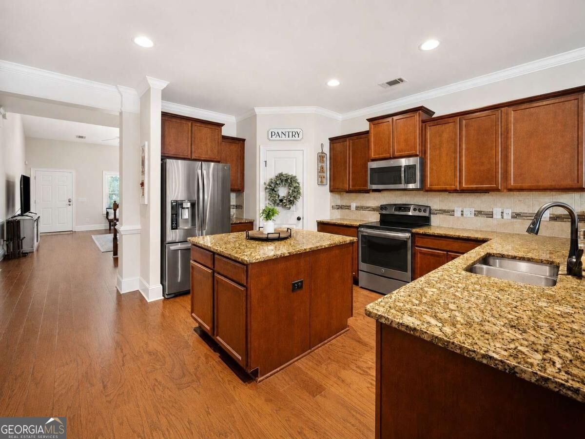 106 Danbury Court Property Photo 7